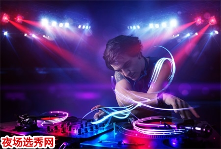 重庆商务夜场直招服务员工资不收费 有挣钱的欲望图片展示