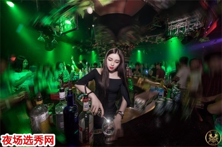 大连豪华夜场直招女模特日结2000-2500 不看后悔图片展示