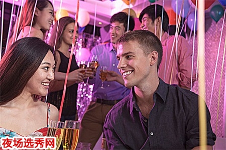 台湾最火ktv招聘兼职大学生,是愉快的图片展示
